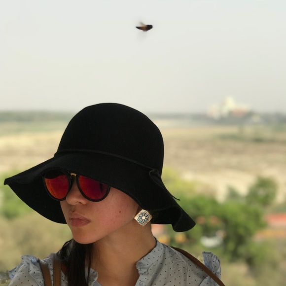 Meet your Posher, Charmaine - Picture 1 of 1